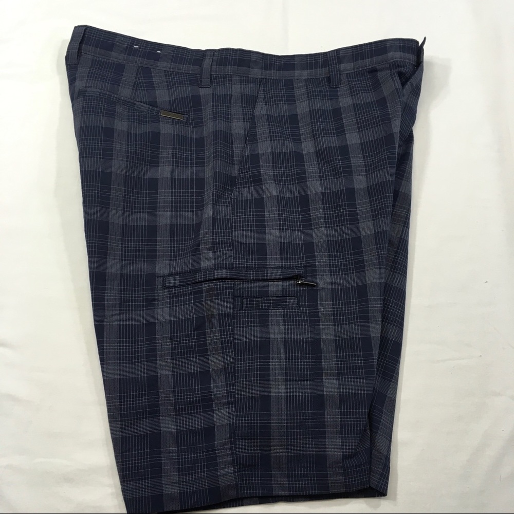 Men’s Greg Norman Tasso Ella golf shorts Sz 34 A8